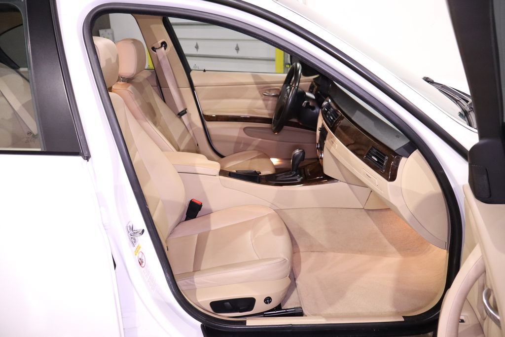 Used 2009 BMW 328i Sedan RWD image 30