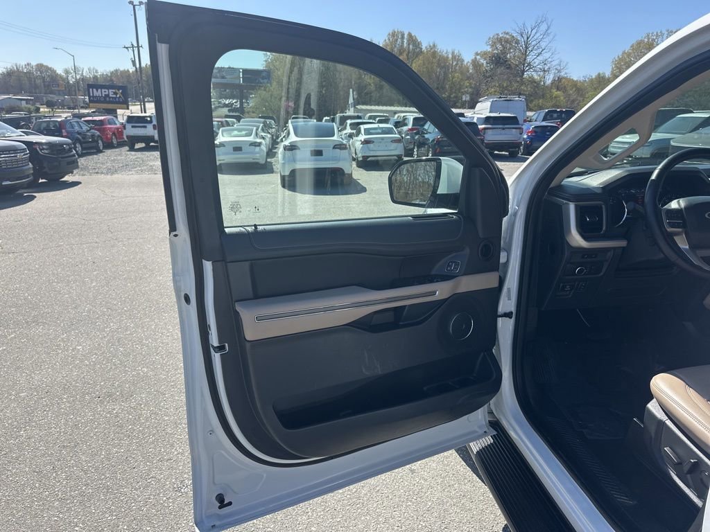 Used 2024 Ford Expedition Max XLT image 24