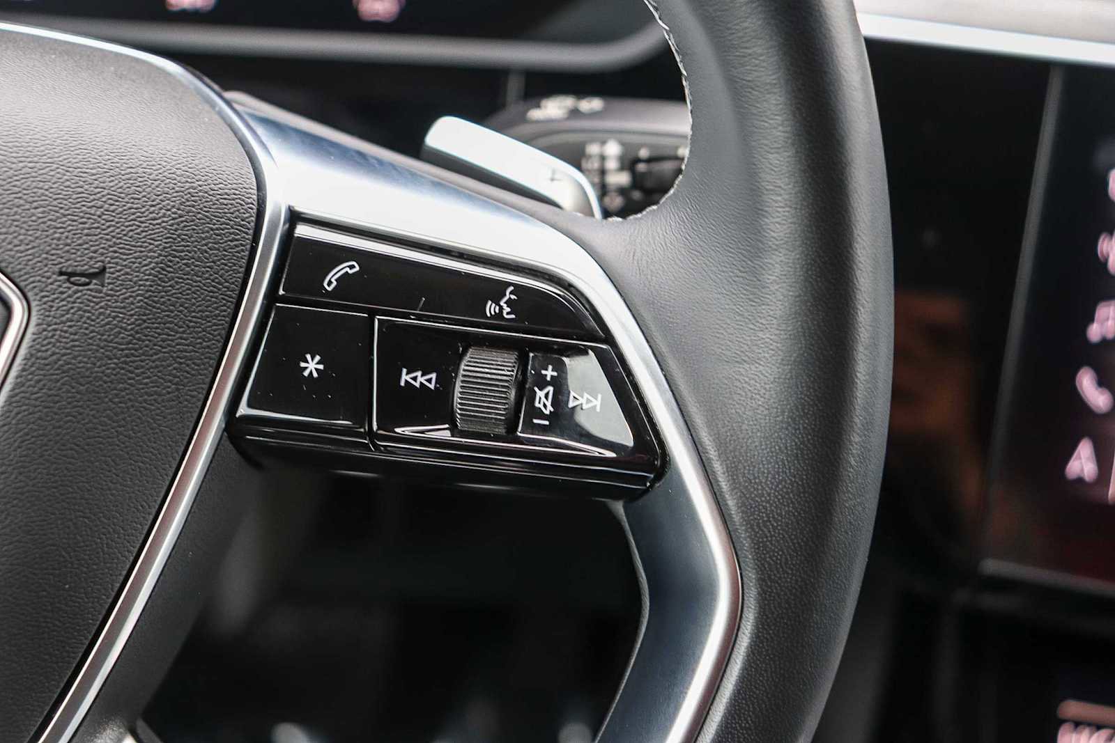 Used 2023 Audi e-tron Premium w/ Convenience Plus Package image 20