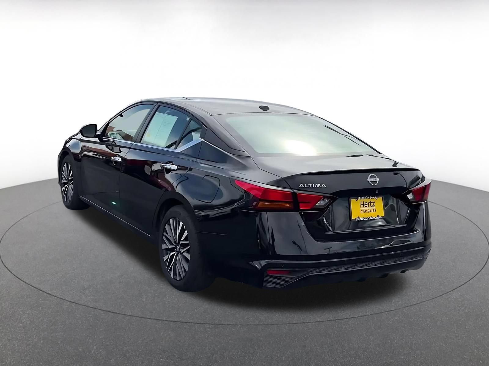 Used 2025 Nissan Altima 2.5 SV FWD image 10