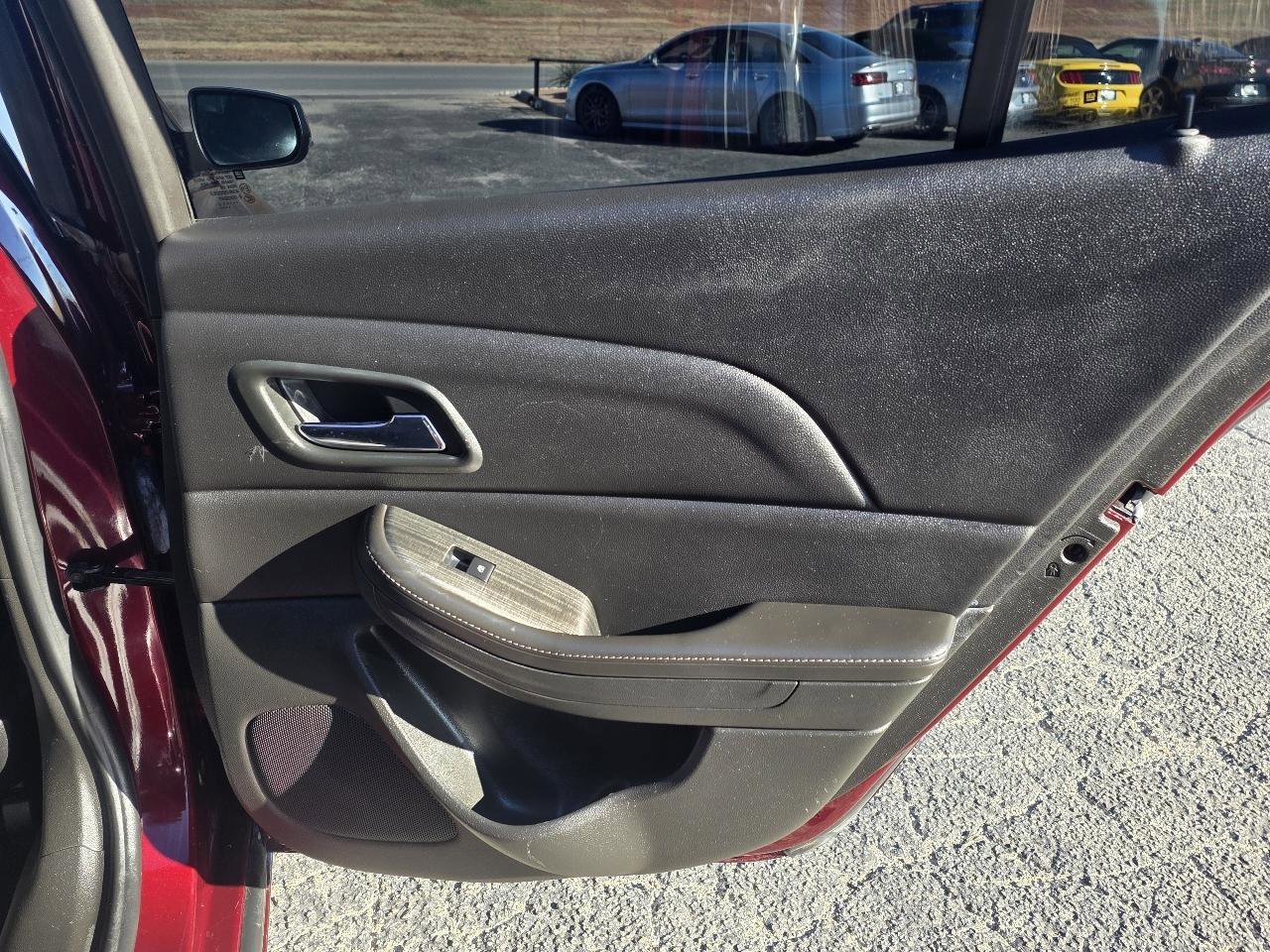 Used 2015 Chevrolet Malibu LT FWD image 14