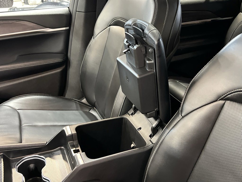 Used 2024 Jeep Grand Cherokee L Limited w/ Luxury Tech Group II image 16