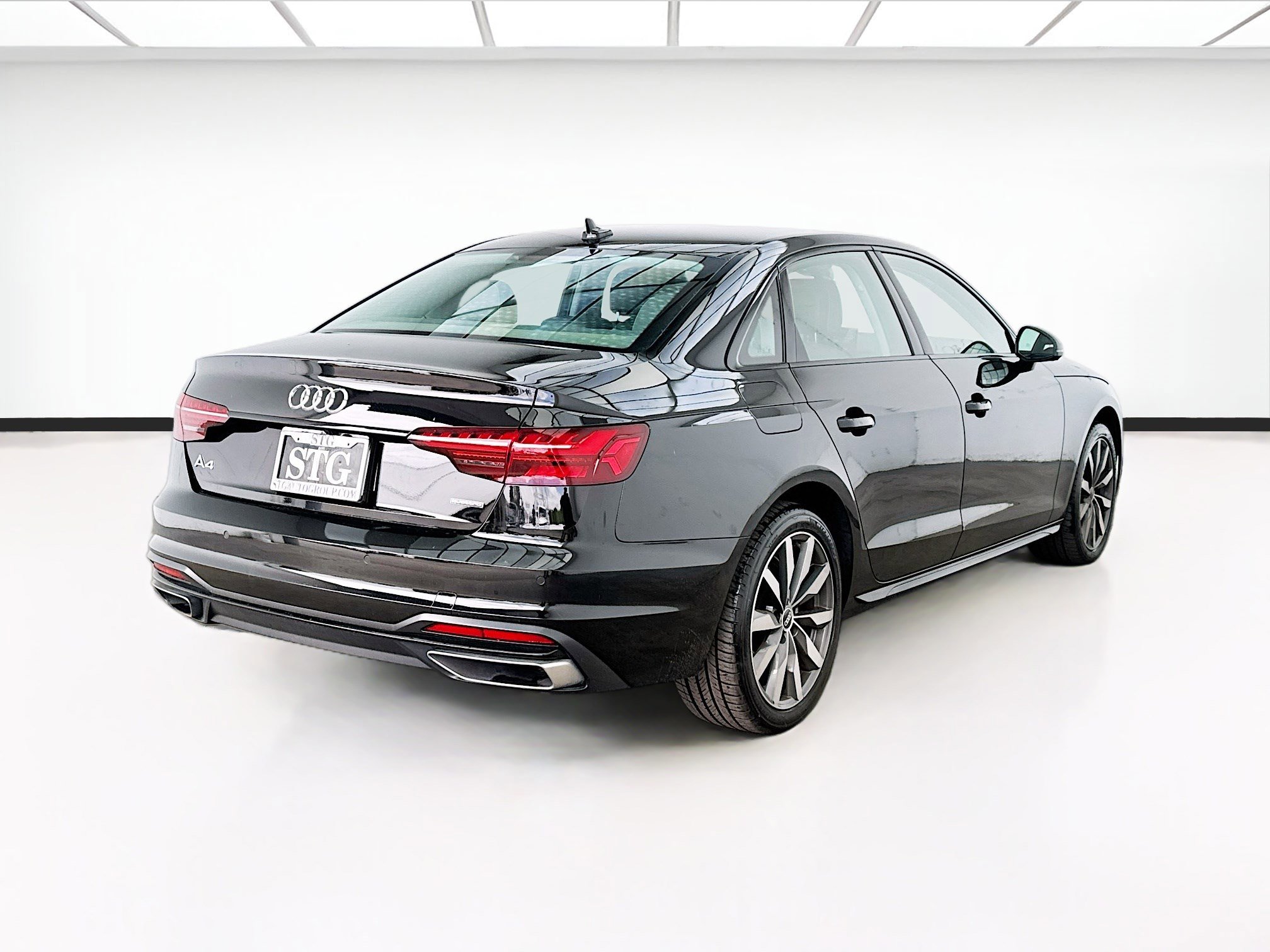 Used 2022 Audi A4 2.0T Premium Plus w/ Premium Plus Package AWD/4WD image 4