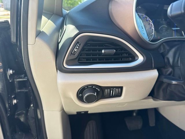Used 2023 Chrysler Voyager LX FWD image 19