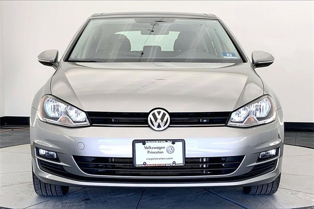 Used 2017 Volkswagen Golf 4-Door image 3