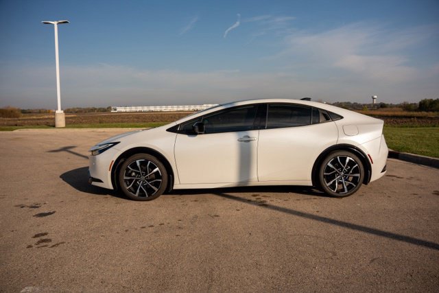 Used 2024 Toyota Prius Prime Premium FWD image 4