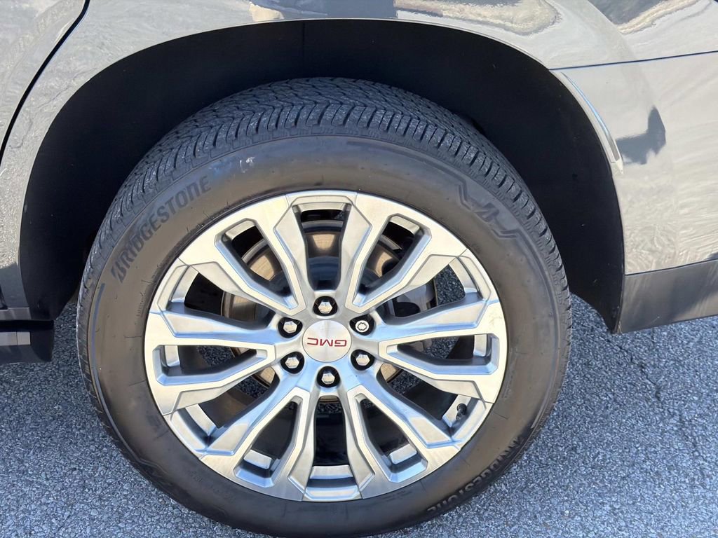 Used 2021 GMC Yukon Denali w/ Denali Premium Package image 12