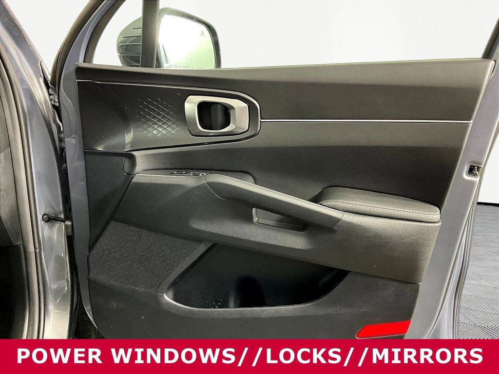 Used 2023 Kia Sorento LX FWD image 25