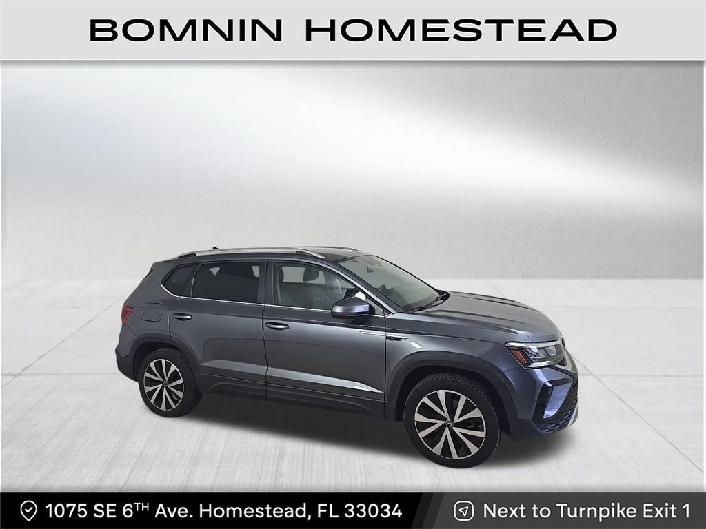 Used 2022 Volkswagen Taos SE image 1