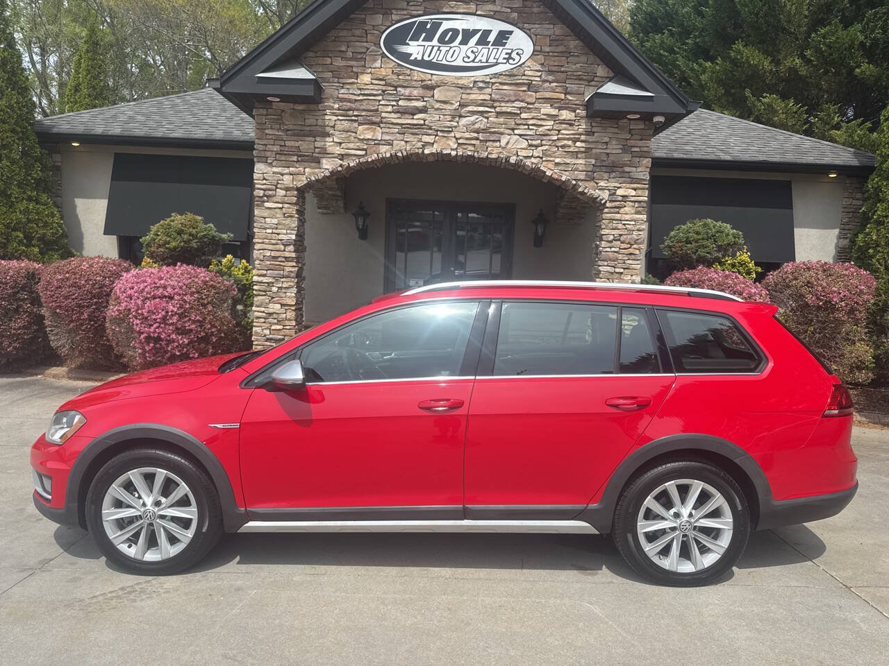 Used 2017 Volkswagen Golf Alltrack S AWD/4WD image 1