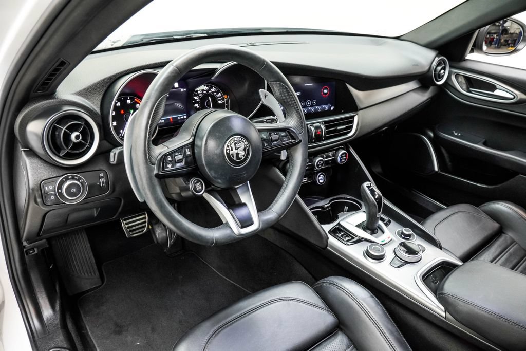 Used 2023 Alfa Romeo Giulia Veloce RWD image 19