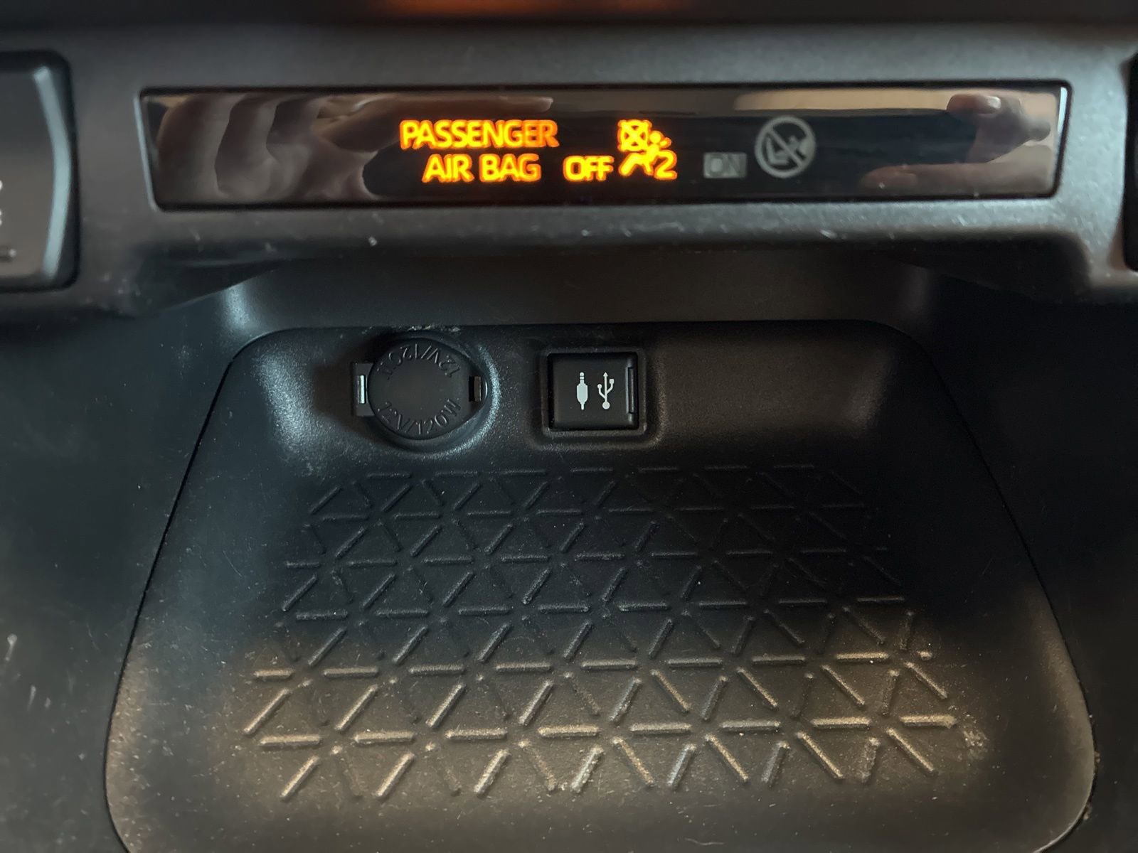 Used 2019 Toyota RAV4 LE w/ All Weather Liner Package AWD/4WD image 23