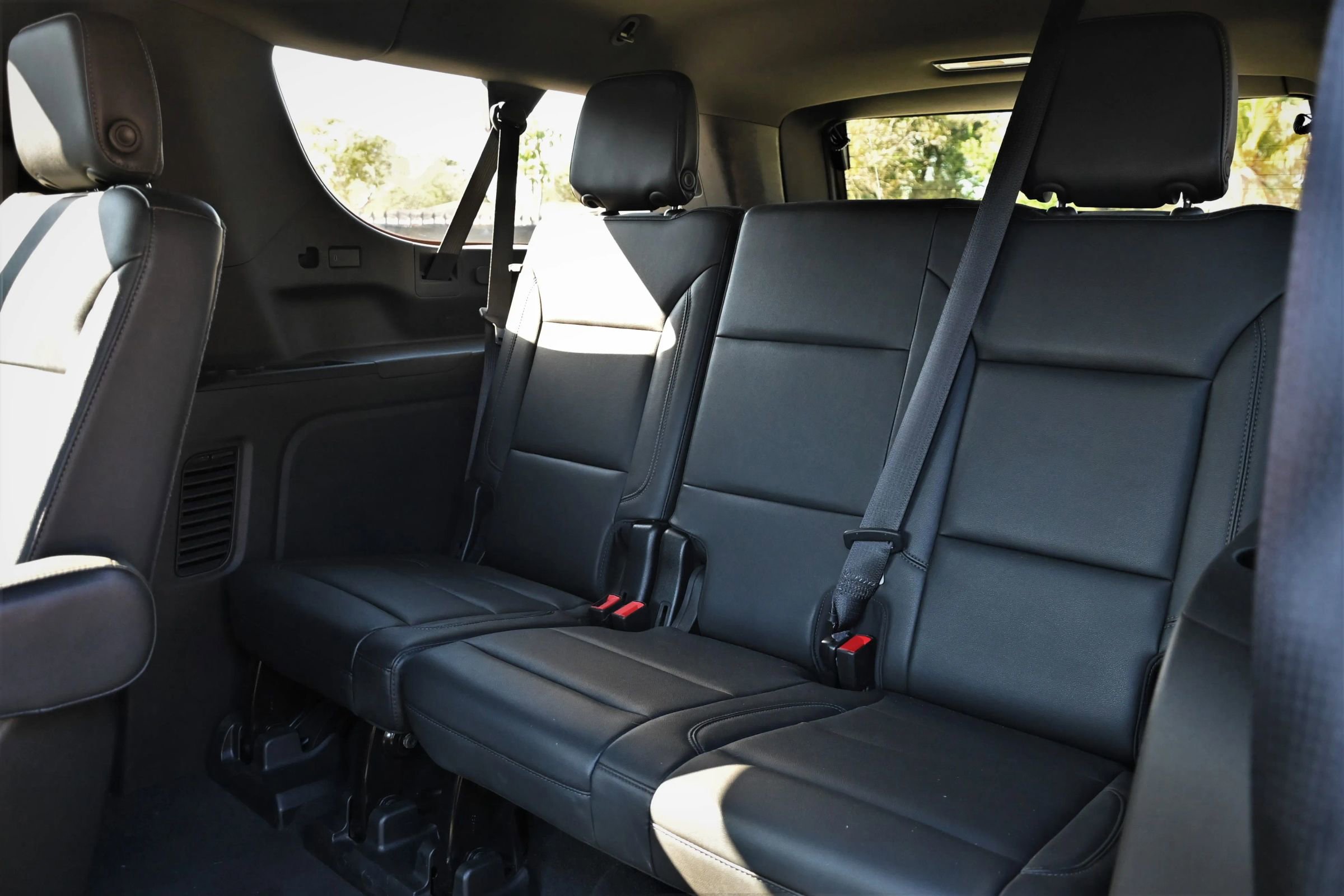 Used 2021 Chevrolet Suburban LT image 16