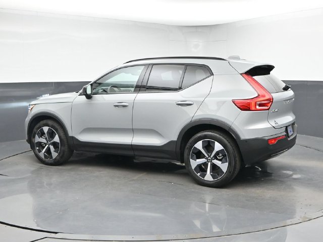 Used 2026 Volvo XC40 B5 Plus AWD/4WD image 6