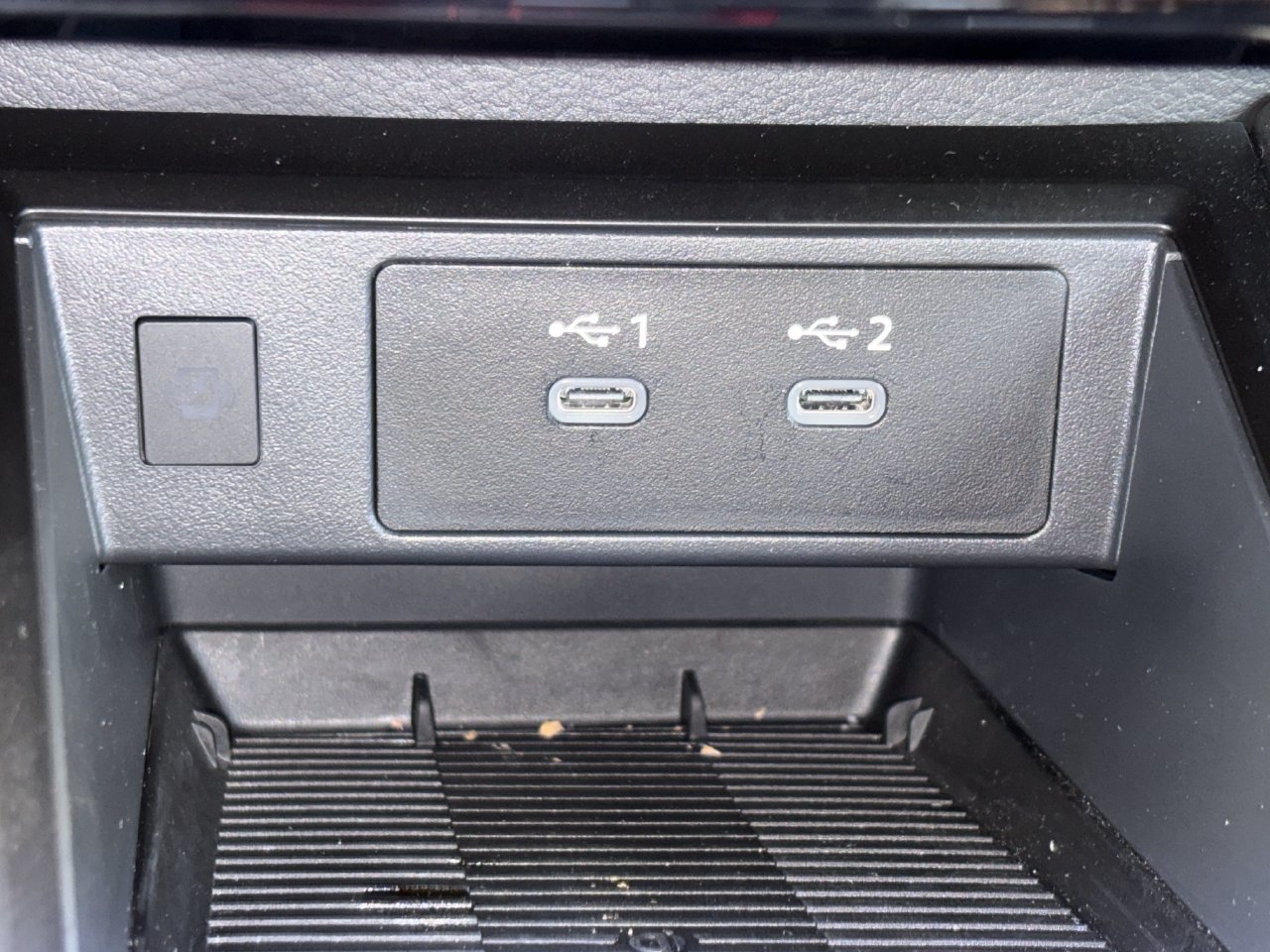 Used 2025 Nissan Kicks SR AWD/4WD image 6