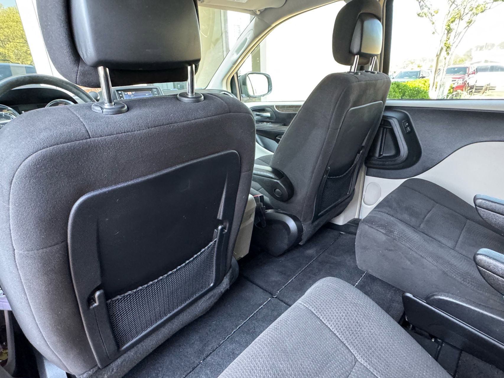 Used 2012 Chrysler Town & Country Touring w/ Entertainment Group #1 FWD image 31