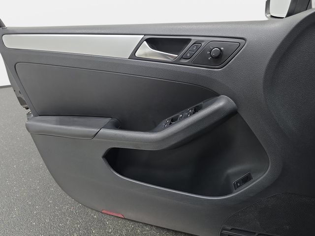Used 2012 Volkswagen Jetta TDI FWD image 23