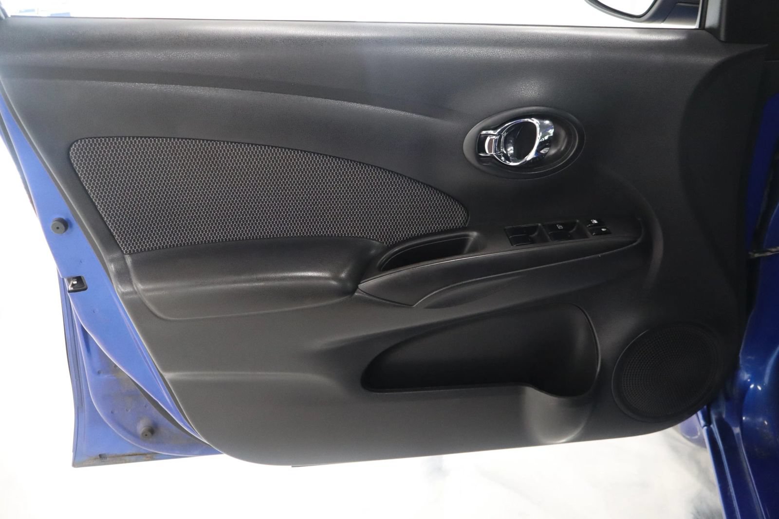 Used 2015 Nissan Versa SV FWD image 8