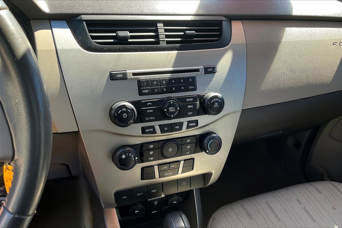 Used 2008 Ford Focus SE FWD image 14