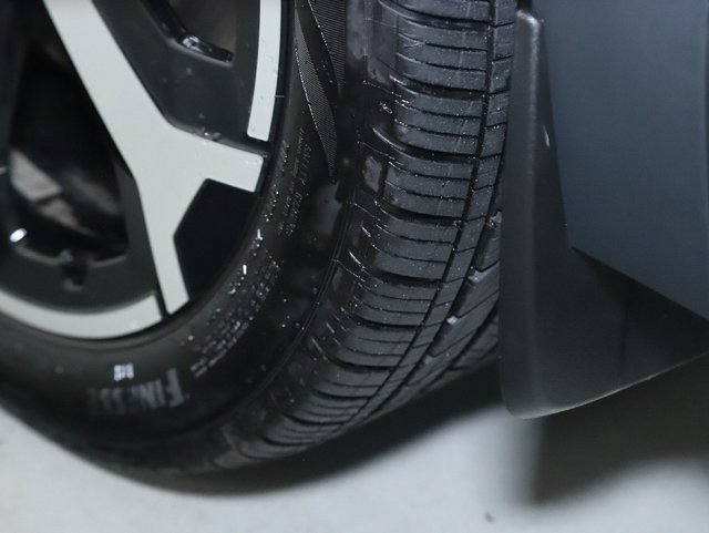 Certified 2025 Volkswagen Taos SEL AWD/4WD image 38