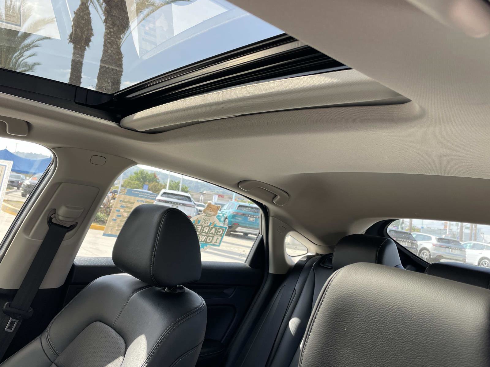 Certified 2022 Honda Civic EX-L image 2