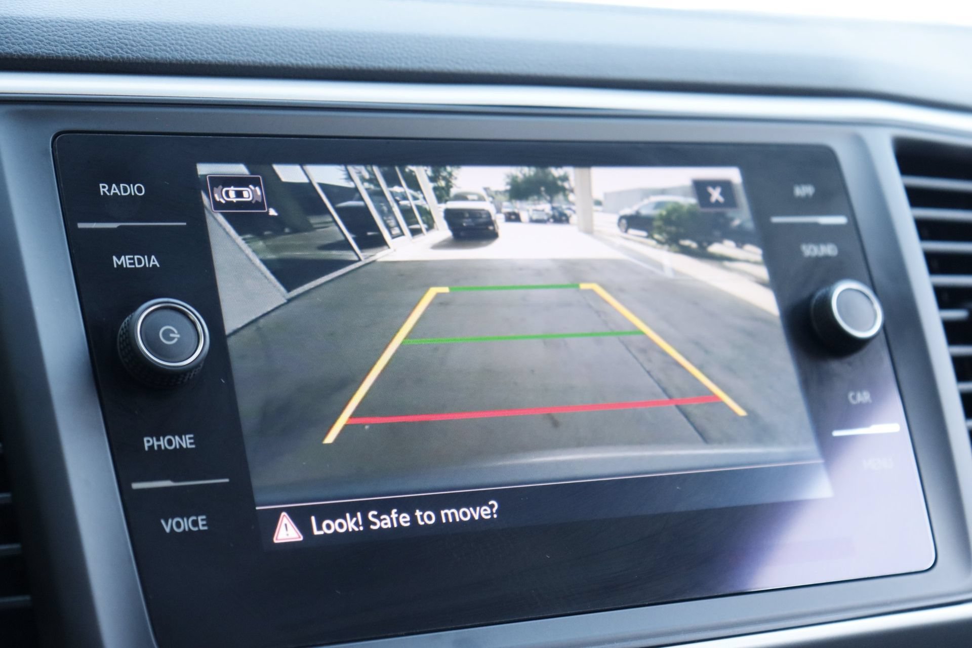 Used 2021 Volkswagen Atlas SE w/ Panoramic Sunroof Package FWD image 16