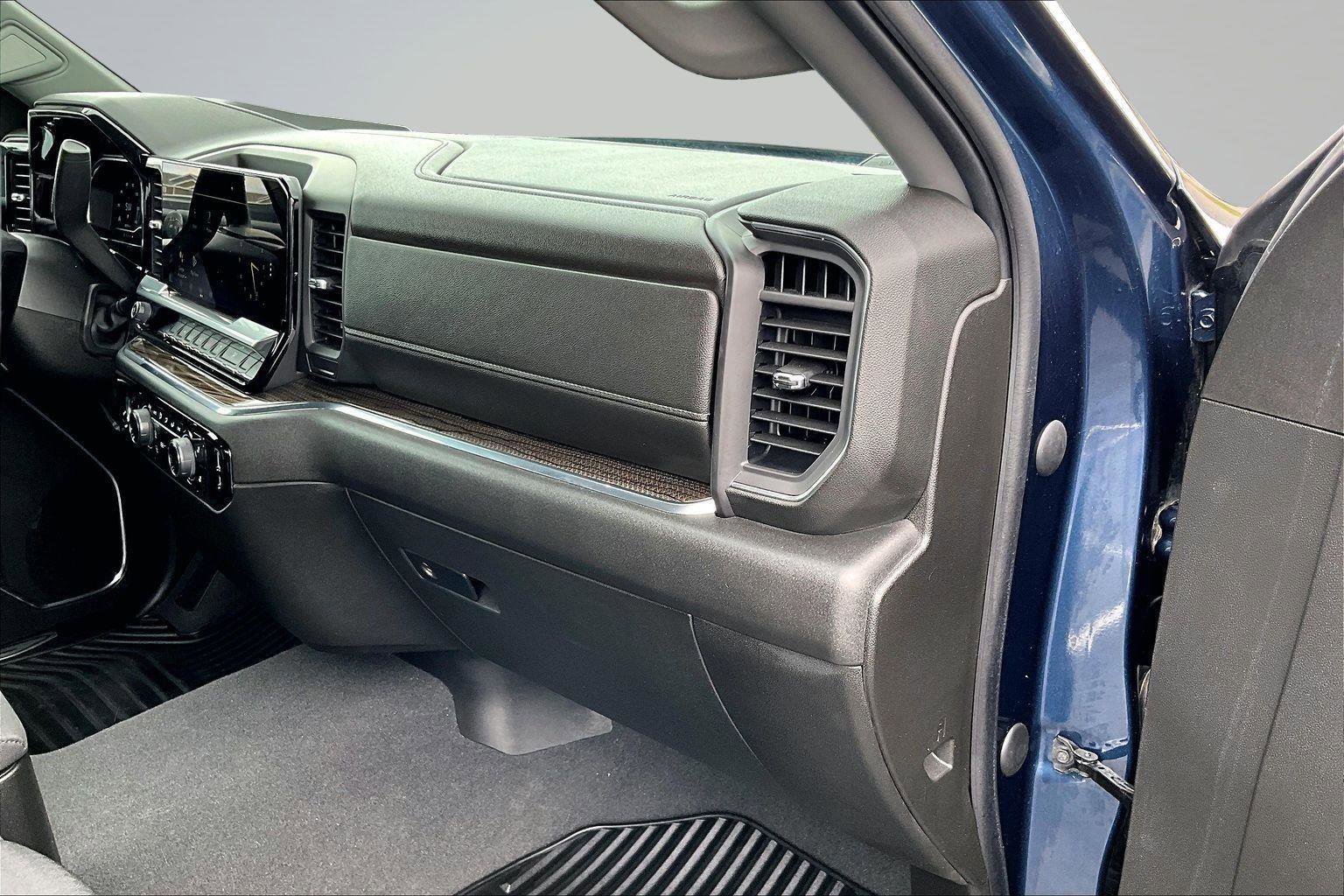 Used 2023 Chevrolet Silverado 1500 LT AWD/4WD image 18