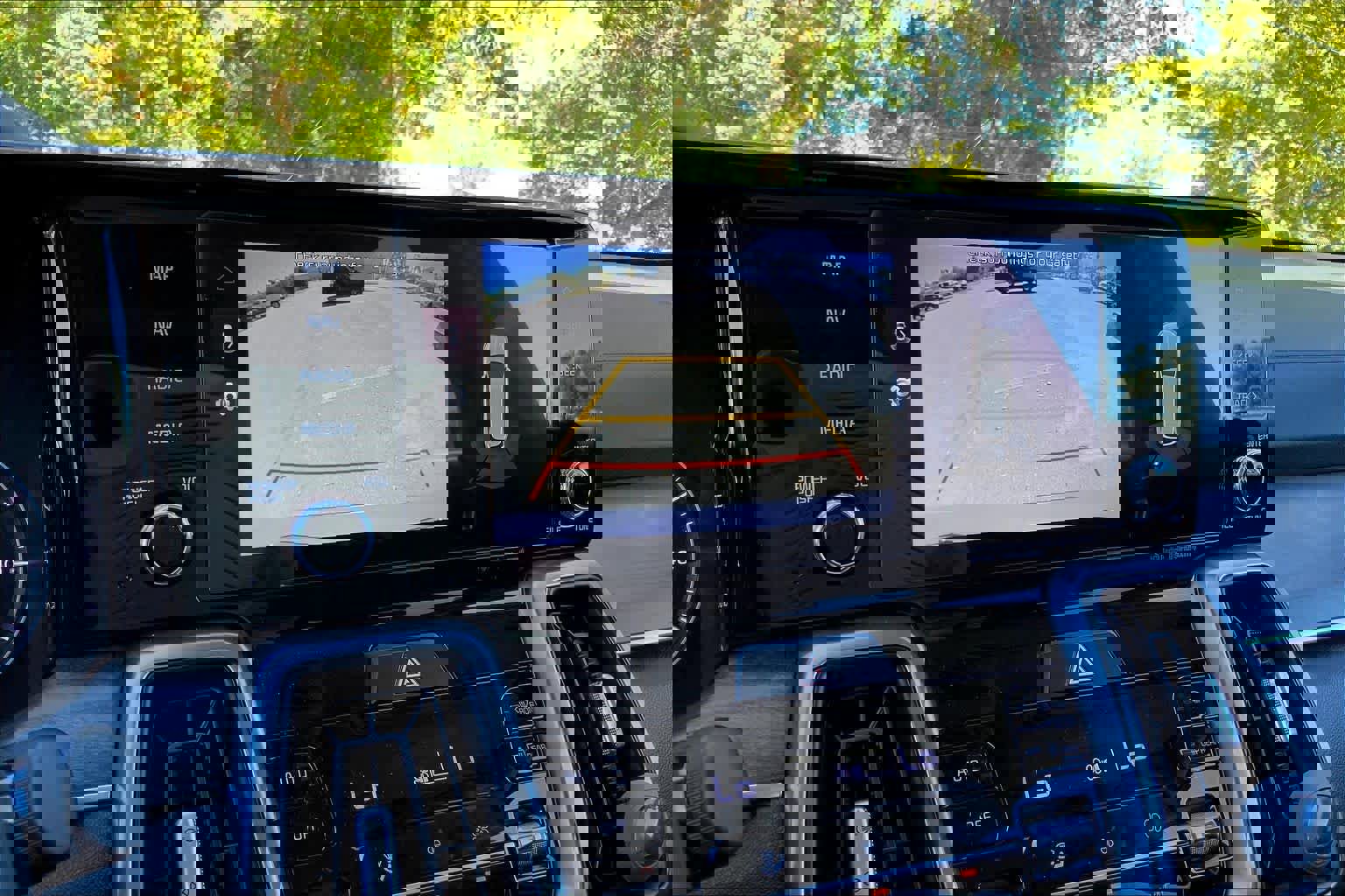 Used 2023 Kia Sorento S w/ Panoramic Sunroof Package image 28