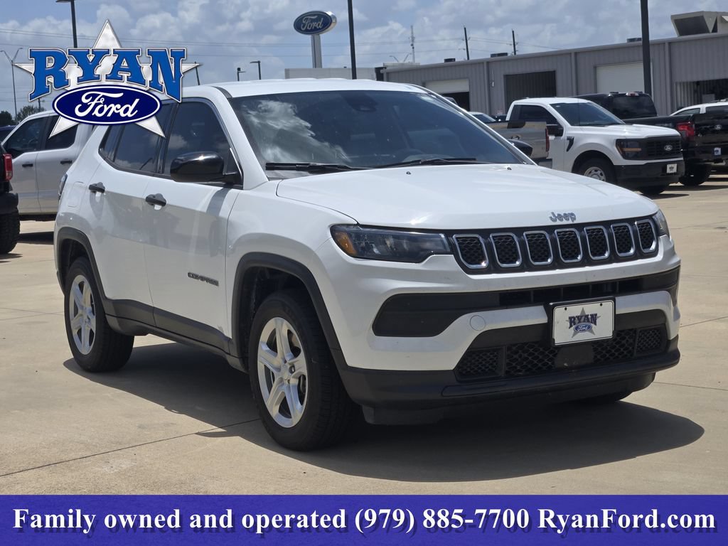 Used 2024 Jeep Compass Sport AWD/4WD image 2