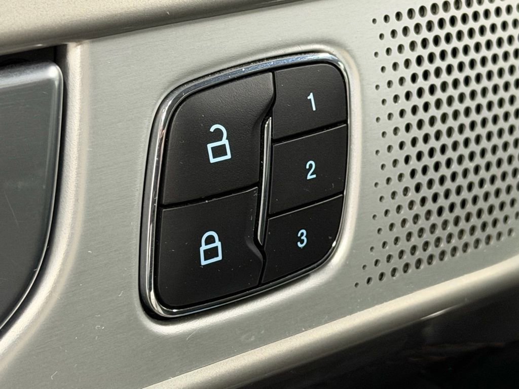 Used 2023 Ford Explorer Platinum w/ Technology Package image 32