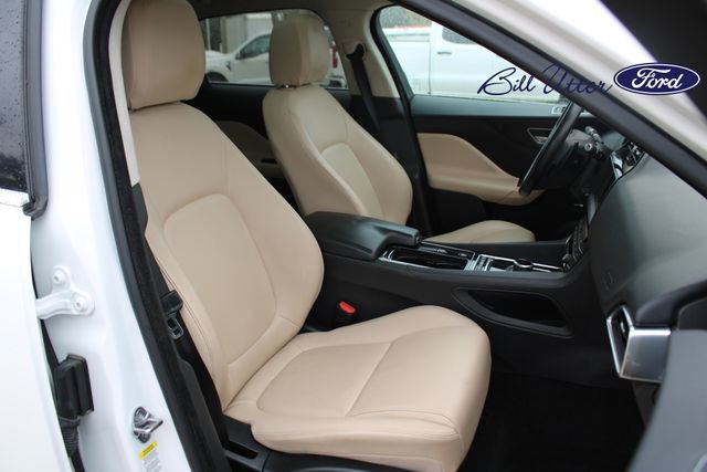 Used 2020 Jaguar F-PACE image 11