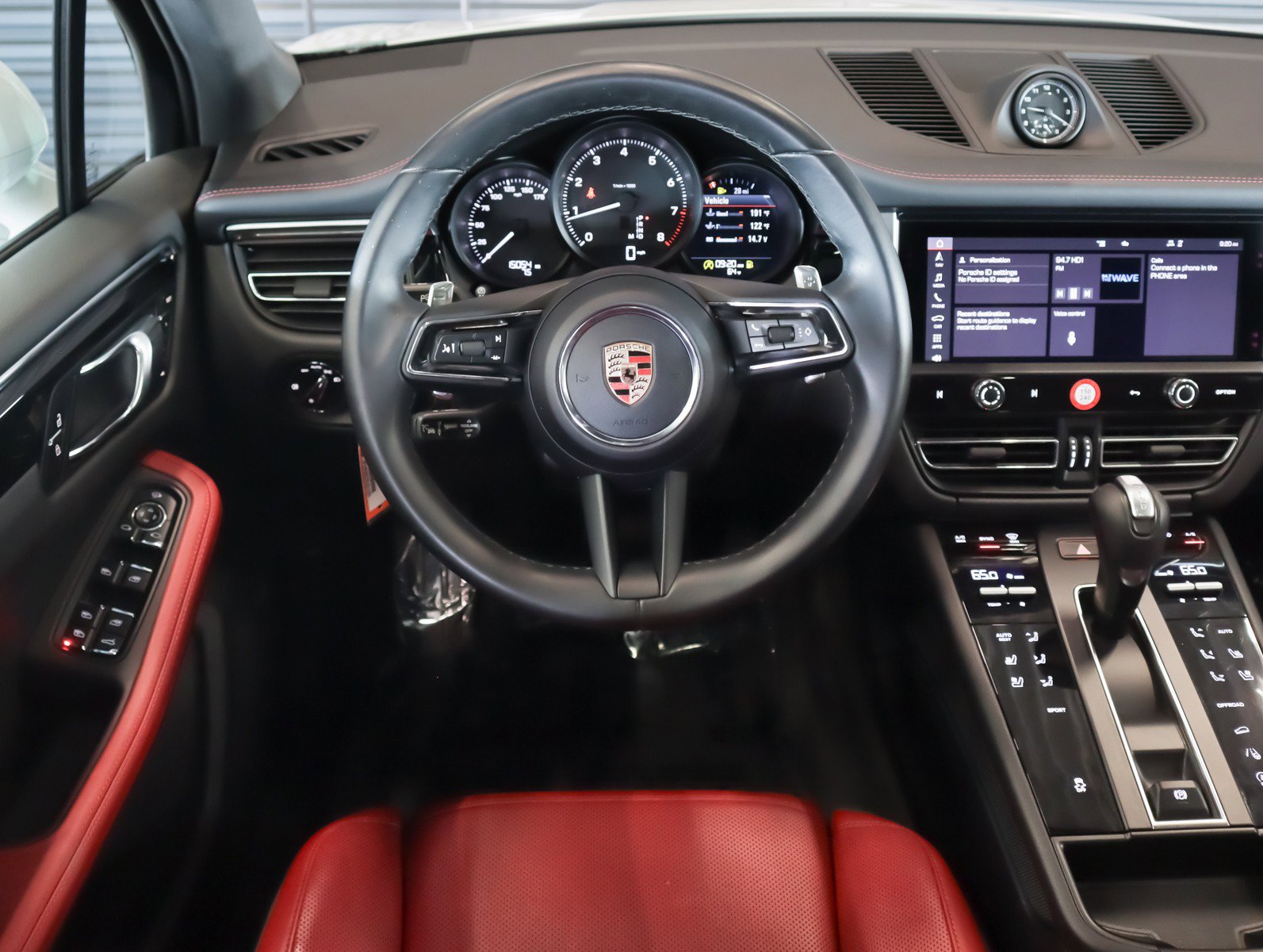 Certified 2024 Porsche Macan AWD/4WD image 13