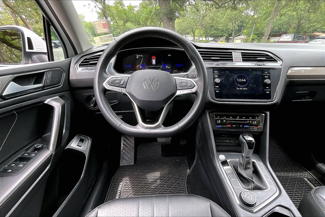 Used 2024 Volkswagen Tiguan SE w/ Panoramic Sunroof Package AWD/4WD image 8