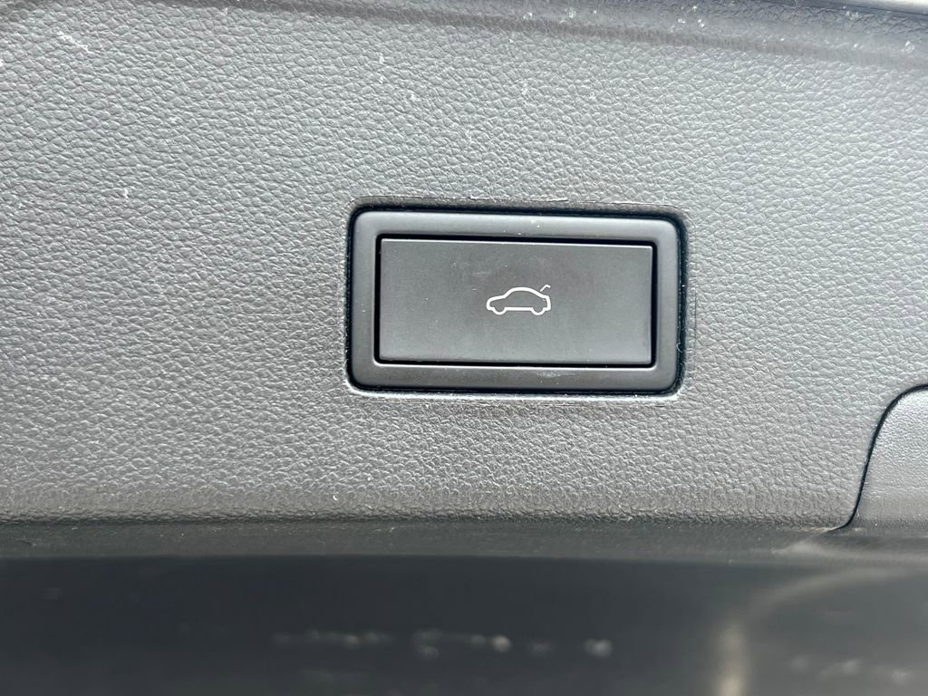 Used 2023 Volkswagen Atlas Cross Sport SE image 16