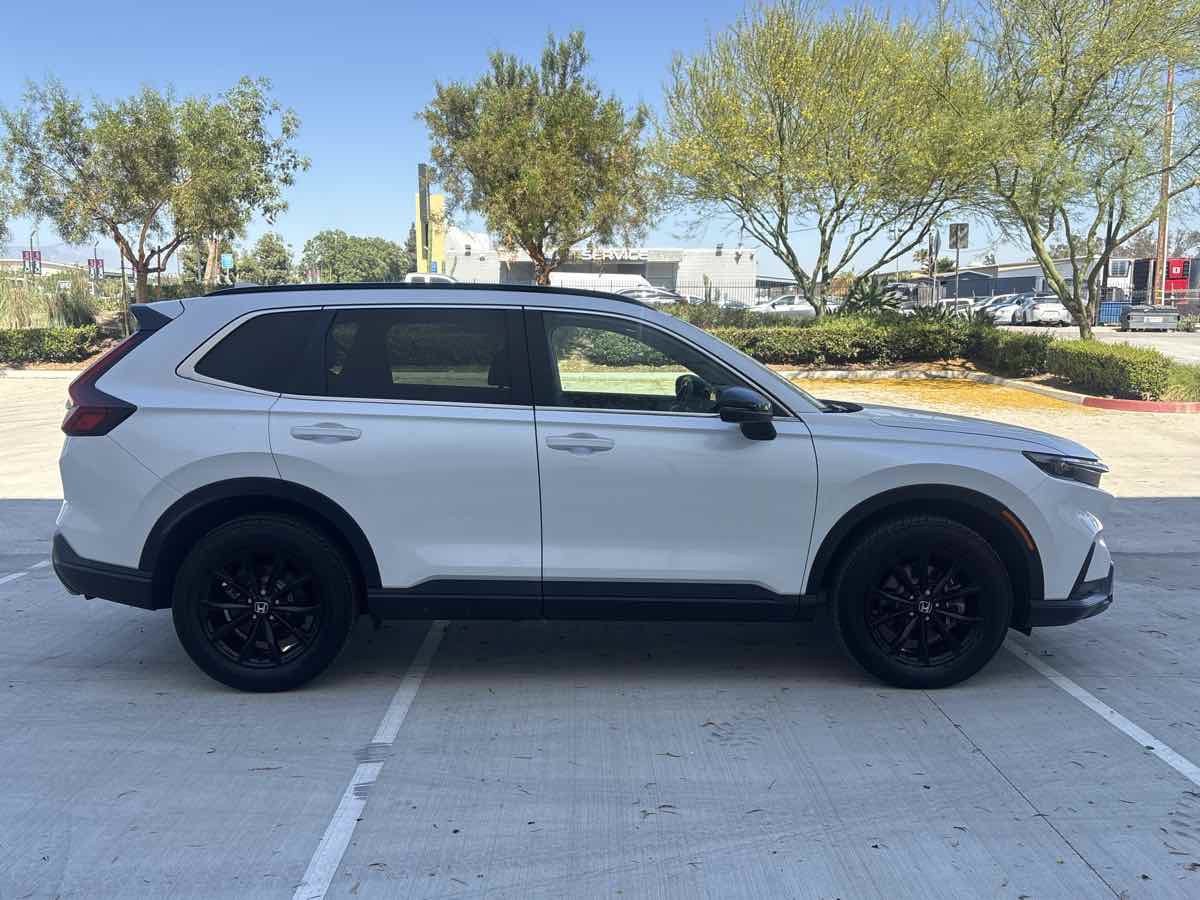 Used 2025 Honda CR-V Sport image 2