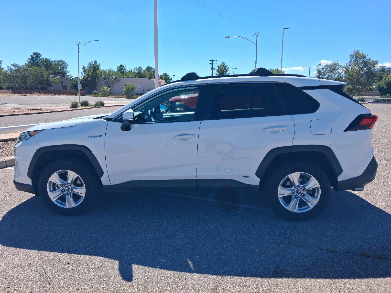 Used 2021 Toyota RAV4 XLE w/ Convenience Package AWD/4WD image 2