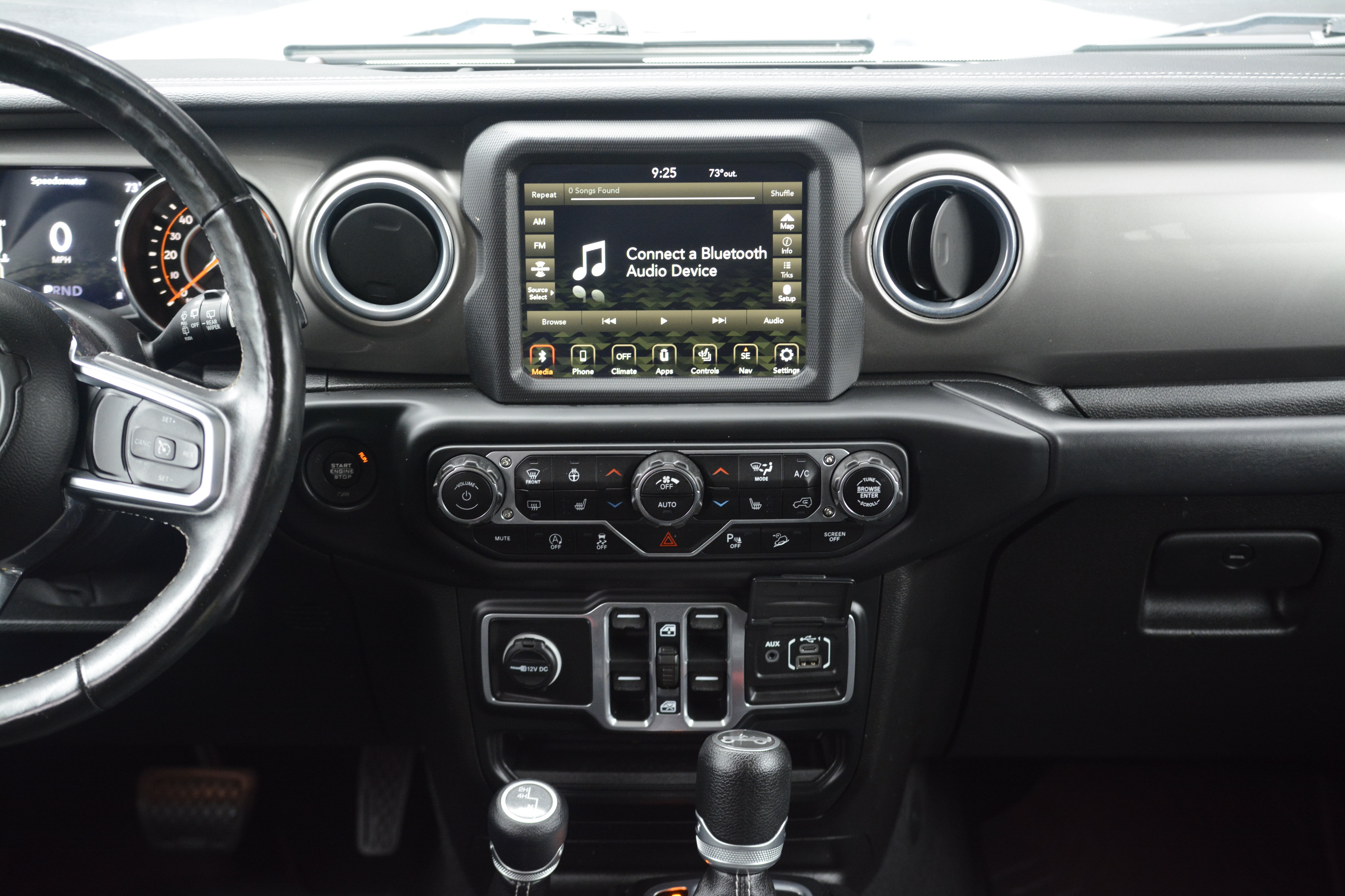 Used 2018 Jeep Wrangler Unlimited Sahara AWD/4WD image 19