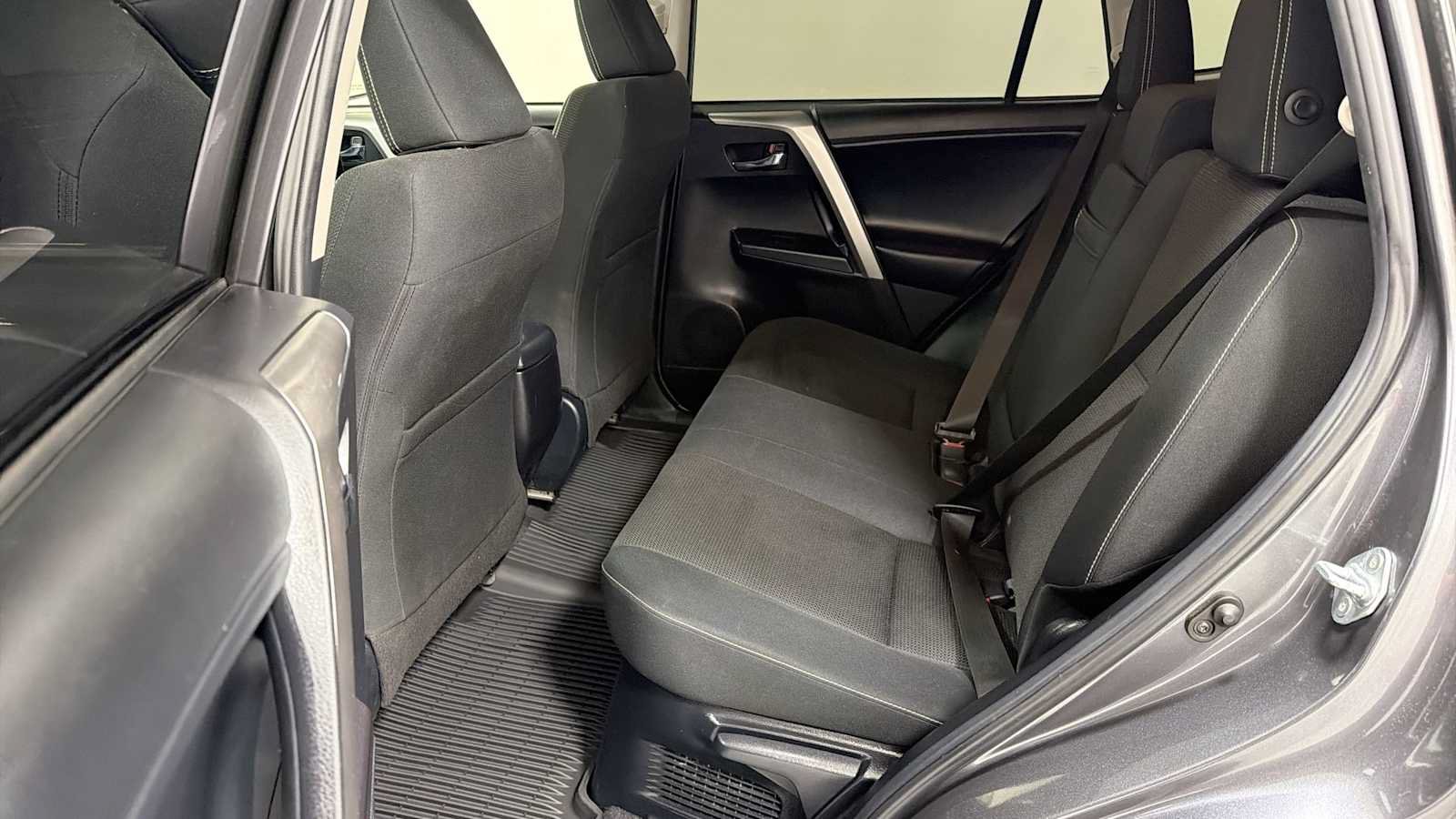 Certified 2018 Toyota RAV4 XLE w/ Carpet Mat Package AWD/4WD image 25