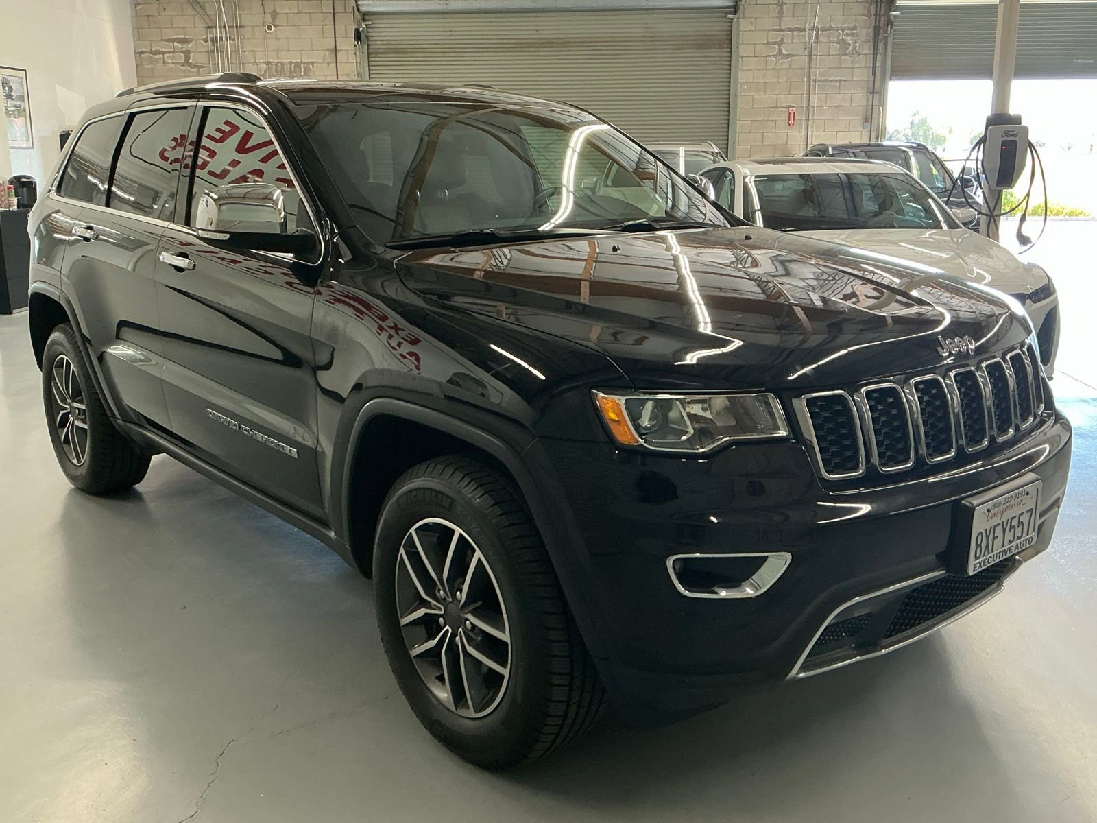 Used 2019 Jeep Grand Cherokee Limited image 3