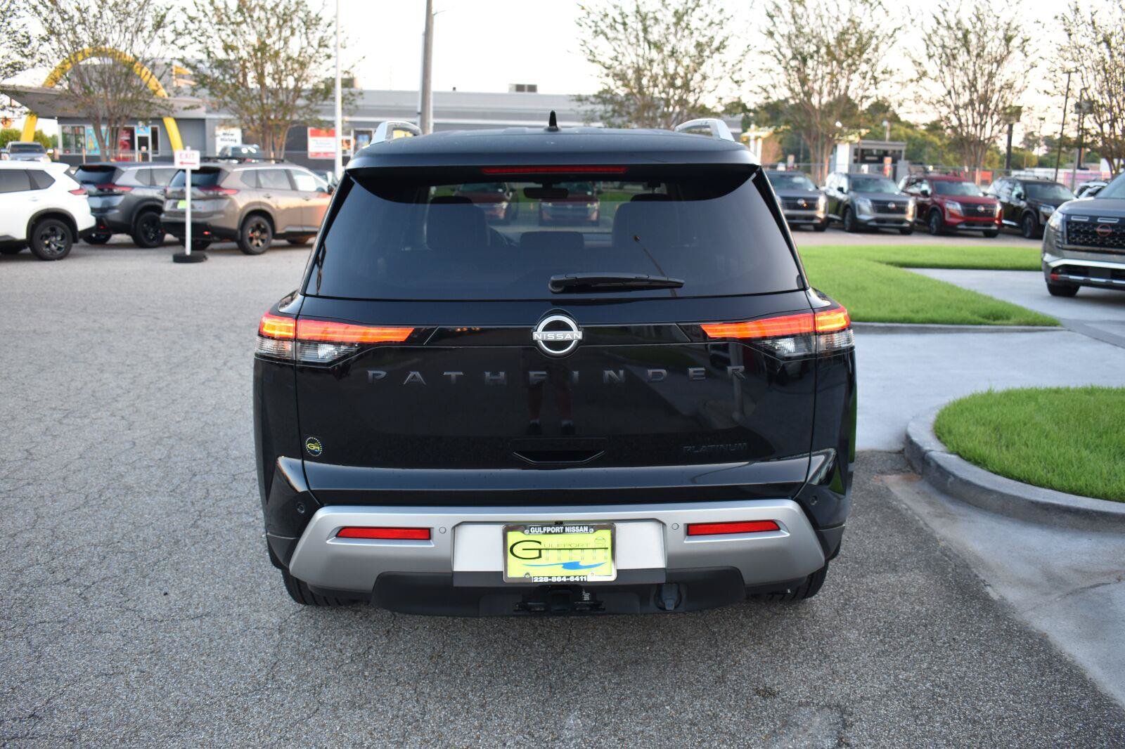 Used 2025 Nissan Pathfinder Platinum w/ Black Appearance Package FWD image 13