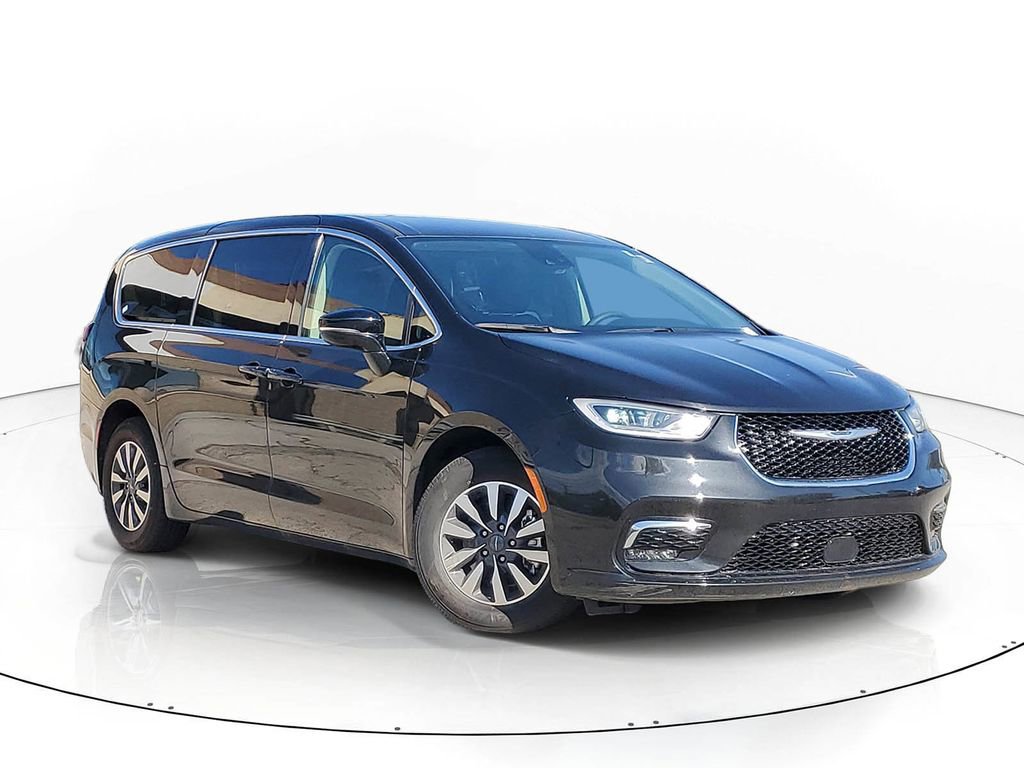 Used 2024 Chrysler Pacifica Limited FWD image 1