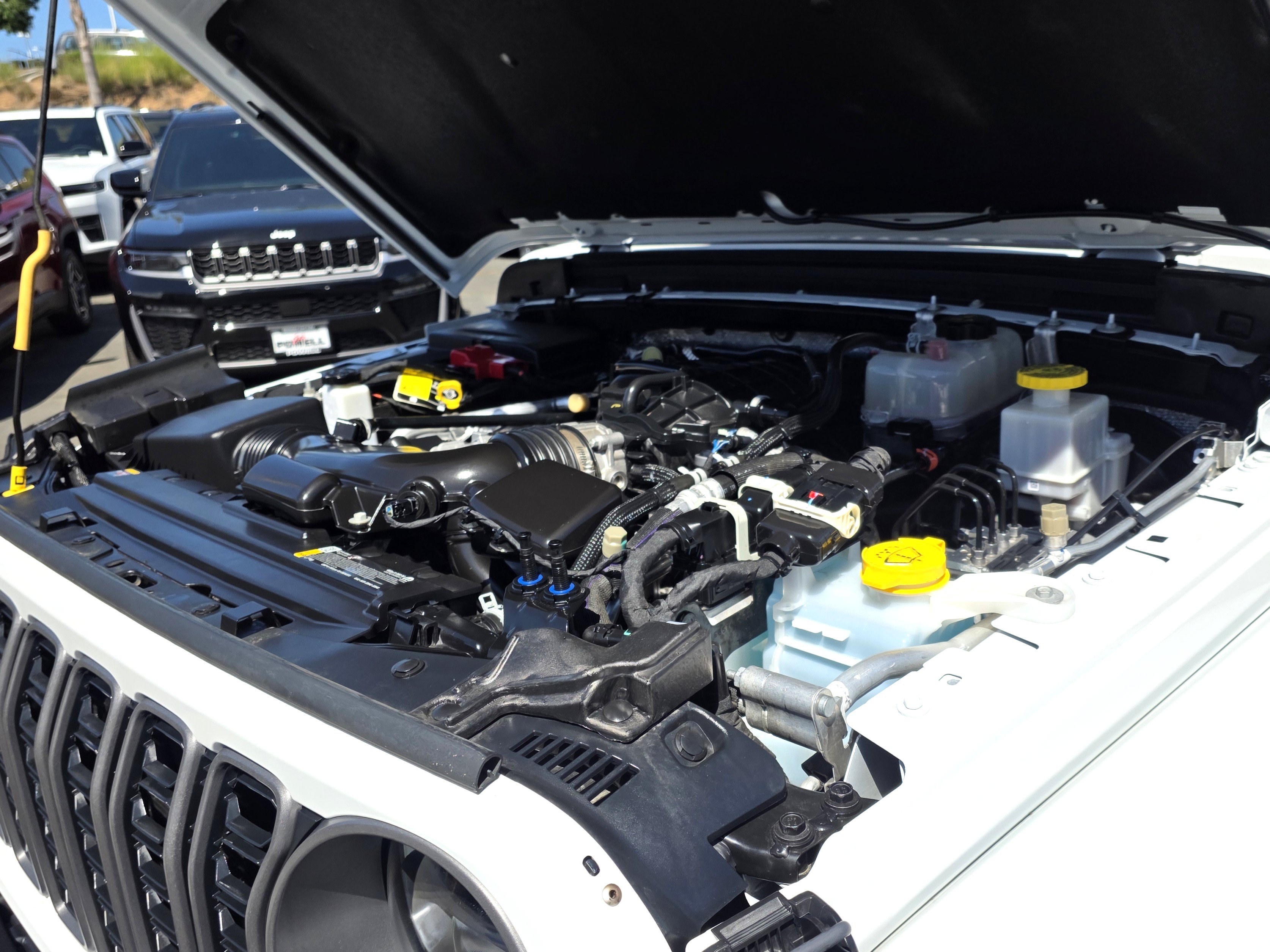 Certified 2025 Jeep Gladiator Sport AWD/4WD image 19