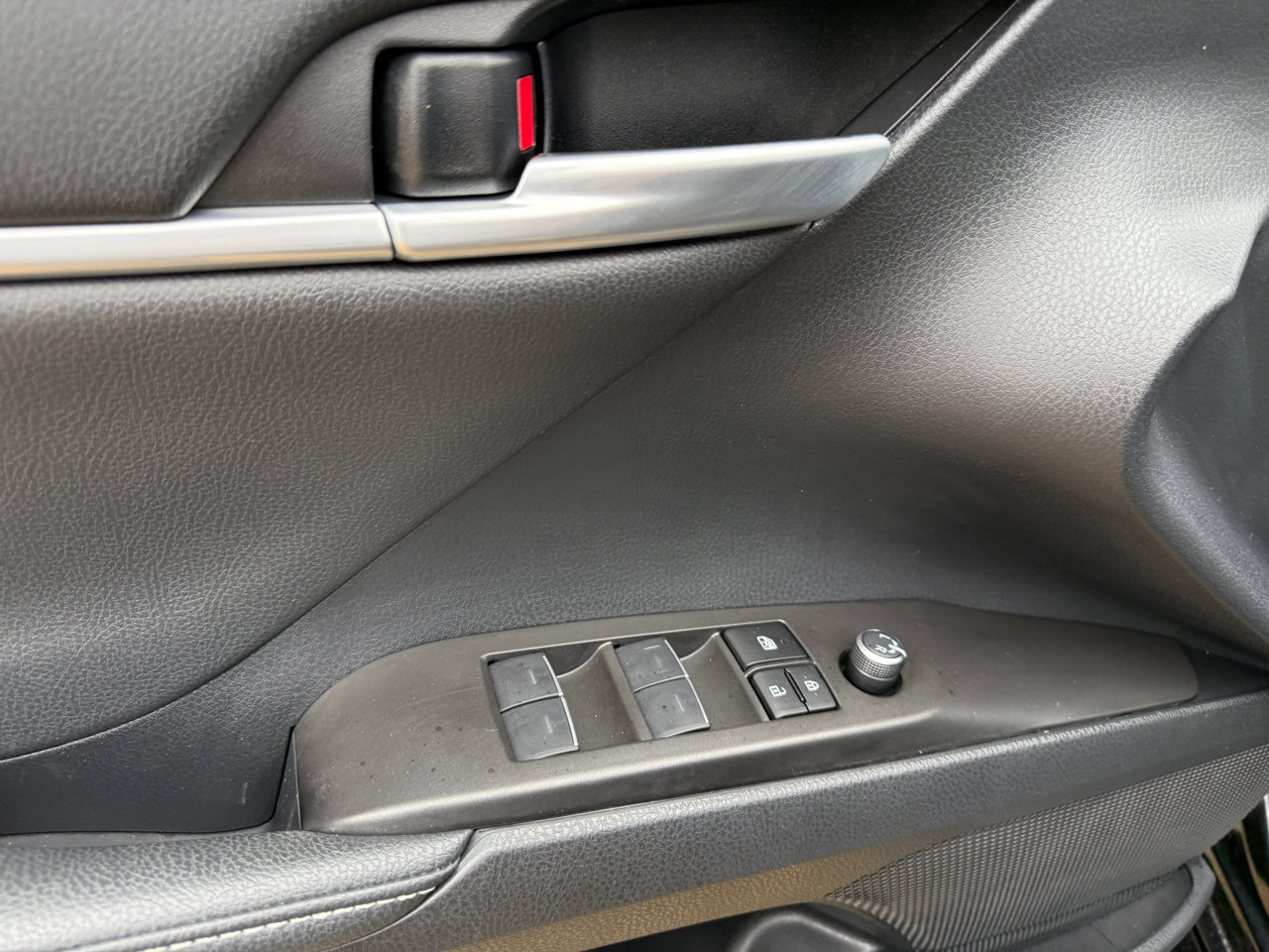 Used 2023 Toyota Camry XSE image 12