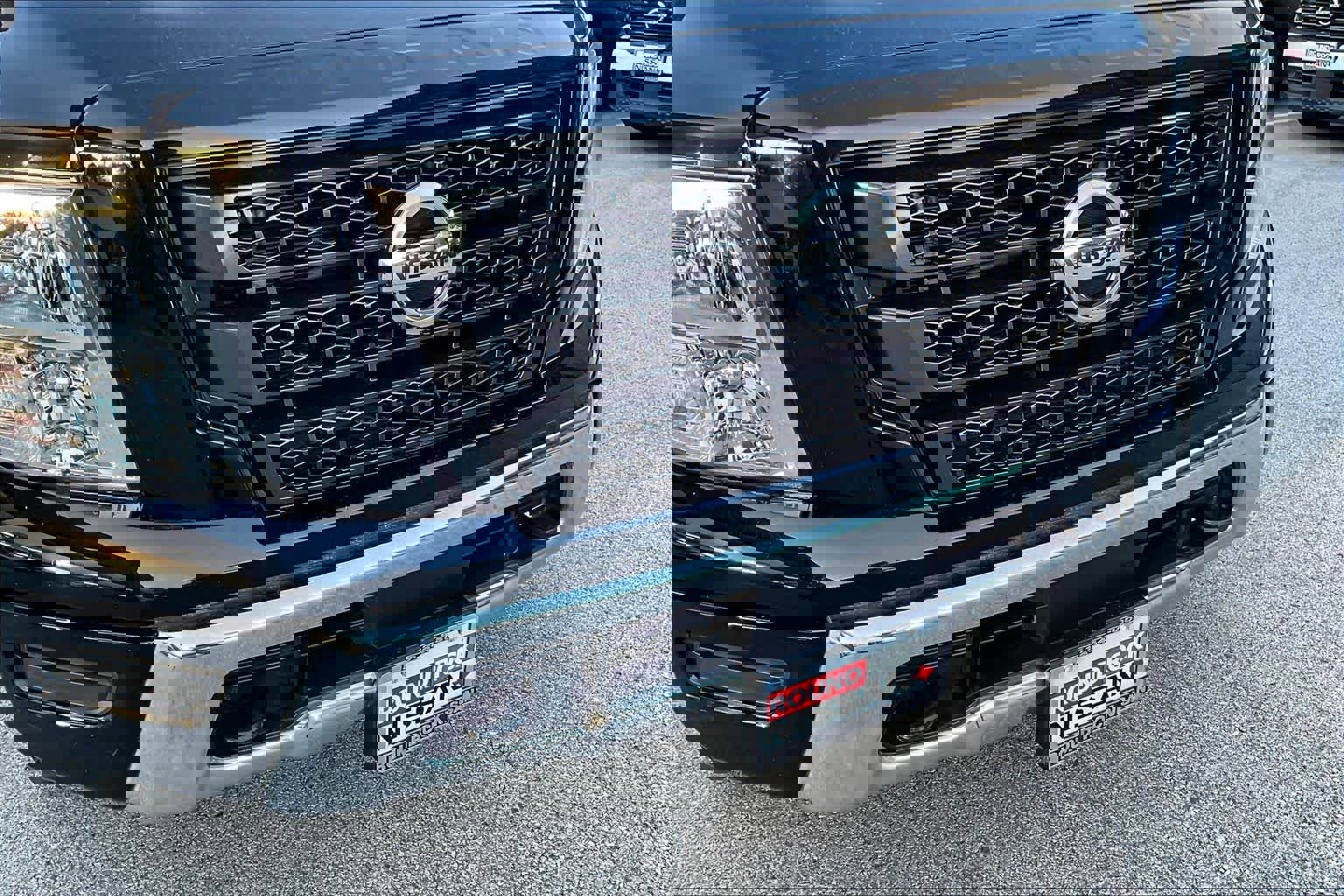 Used 2022 Nissan Titan SV image 28