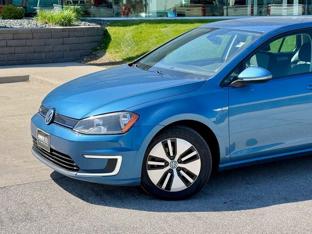 Used 2016 Volkswagen e-Golf SE w/ DC Fast Charging Package FWD image 2