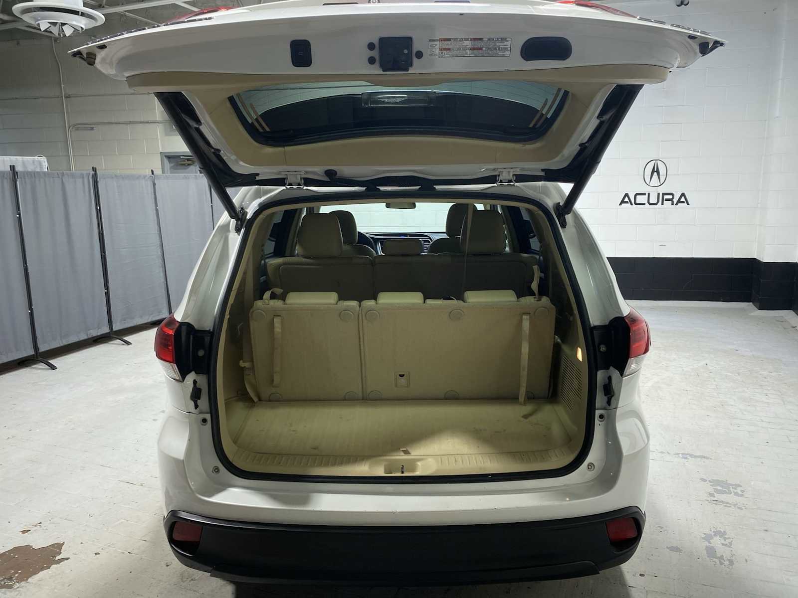 Used 2019 Toyota Highlander Plus AWD/4WD image 19