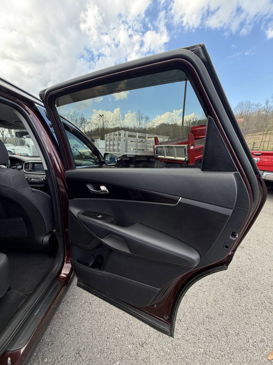 Used 2019 Kia Sorento S image 31