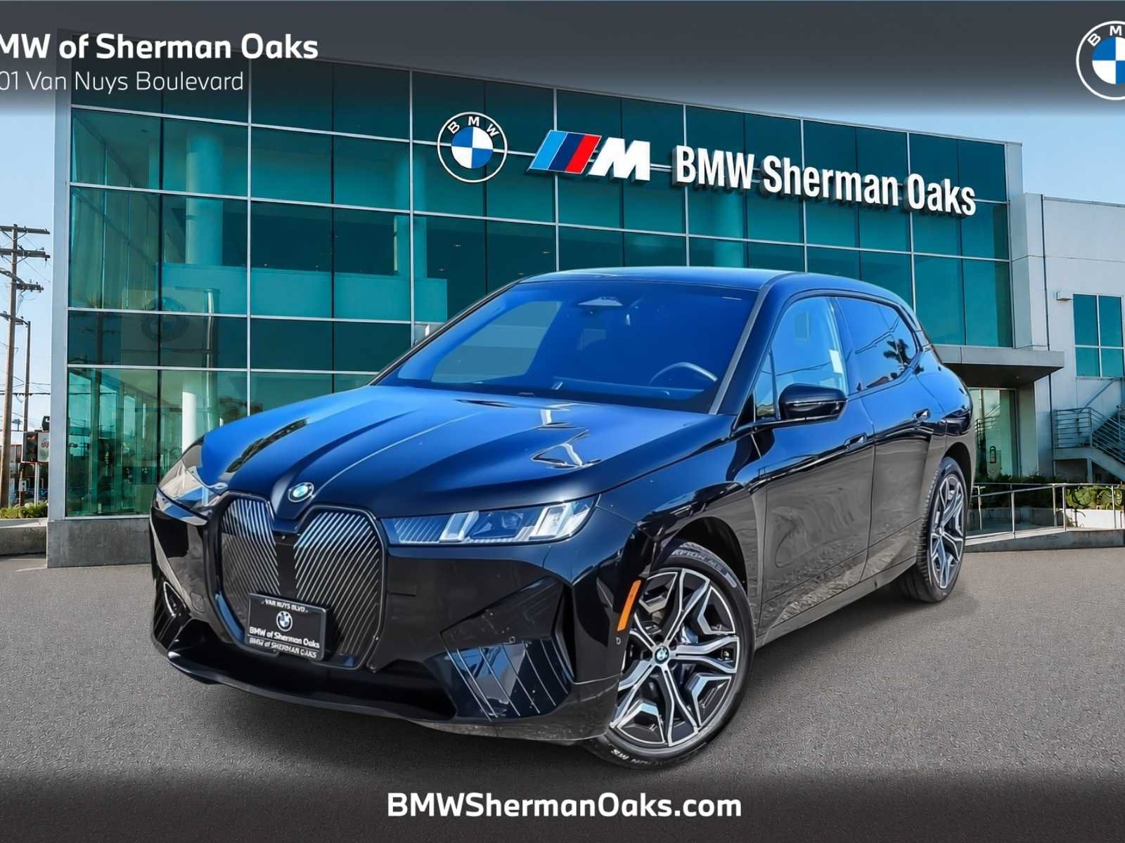 Used 2026 BMW iX xDrive60 w/ Premium Package AWD/4WD image 1