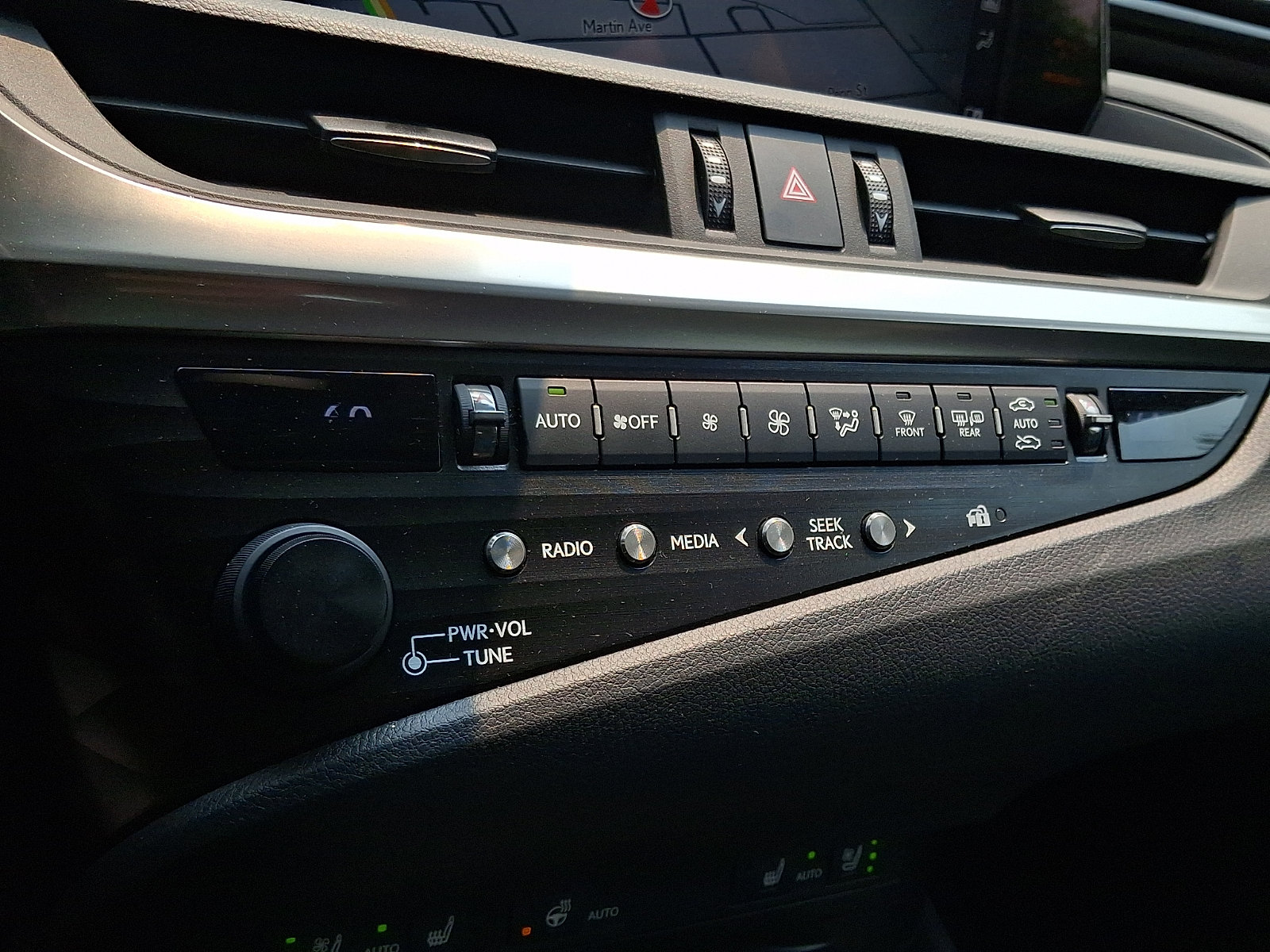 Certified 2020 Lexus ES 300h w/ Premium Package FWD image 17