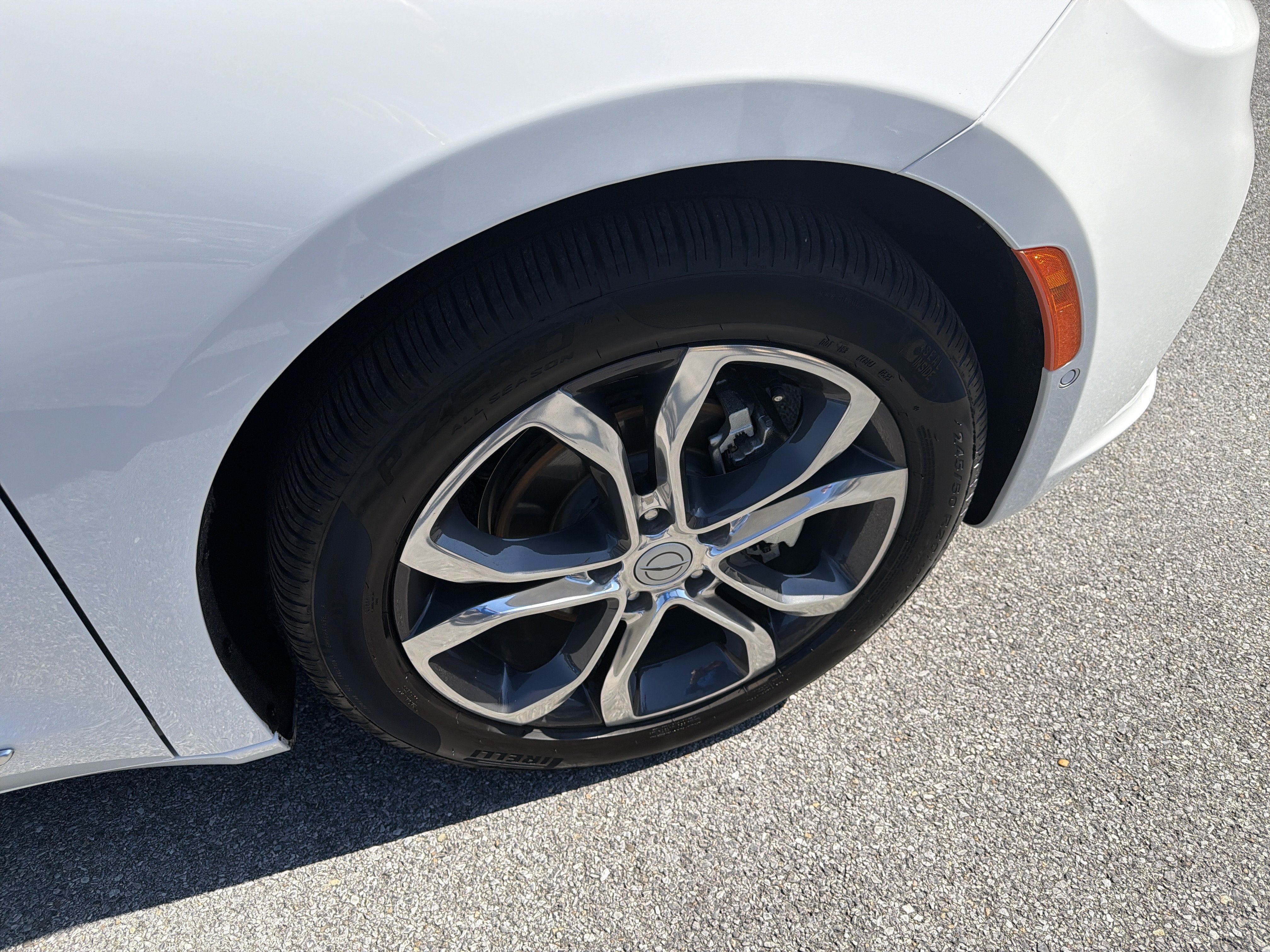 Used 2025 Chrysler Pacifica Pinnacle FWD image 30